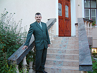 Ill�s N�meth Istv�n a szegedi Ill�s Panzi� - St�szi Vad�sz �tterem tulajdonosa