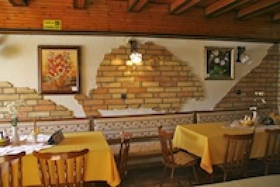 Hajós - Pincefalu.
