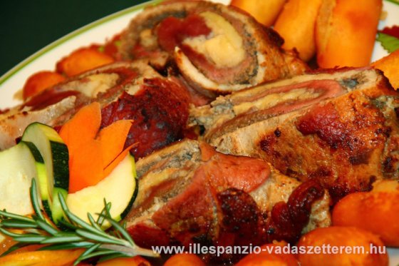 Erdőszéli randevú (vaddisznóhús, sertéshús), fahéjas almával töltött burgonya krokettel