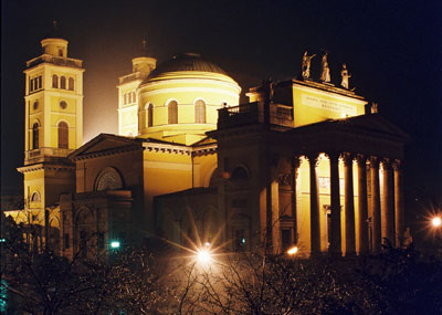 Az egri Bazilika hazánk legnagyobb méretű egyházi építményei közé tartozik.