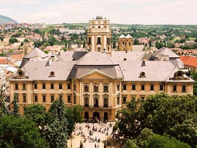 Eredetileg a Líceum épülete a tervezett egri egyetem befogadására készült.