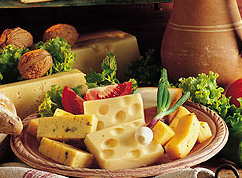 A sajtokat a felszolgálás előtt 2-3 órával vegyük ki a hűtőből